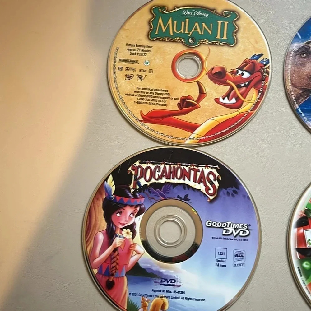12 Random CD Movies with travel case most are probably vintage for 1 price - Picture 3 of 10